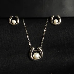 Pearl pendant and earring set in sterling silver with zircons and classic chain