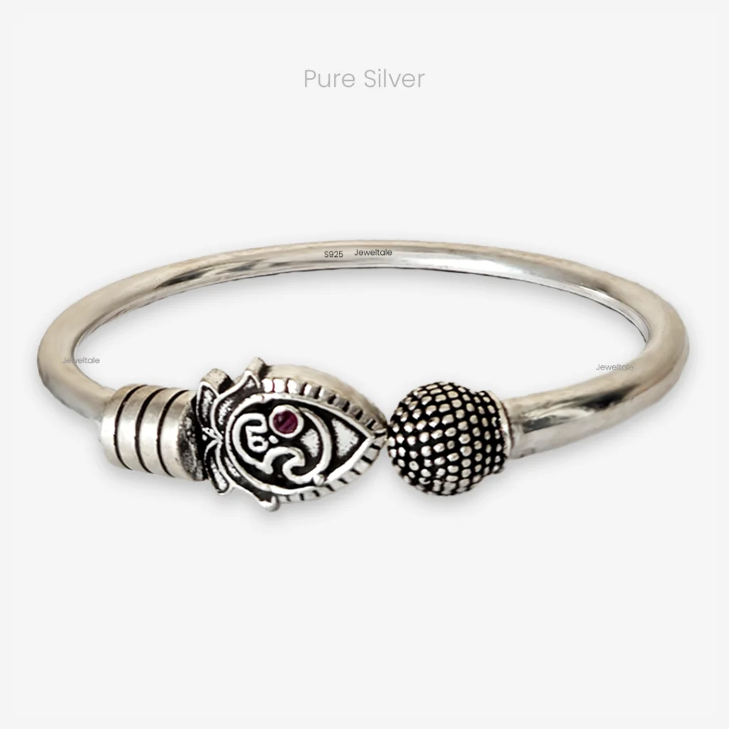 Oxidised silver finish for a traditional, antique look.