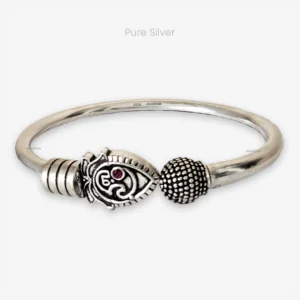 Oxidised silver finish for a traditional, antique look.